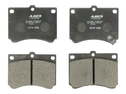 Комплект гальмівних колодок передн, FORD USA ESCORT MAZDA 121 I, 323 C IV, 323 C V, 323 F IV, 323 F V, 323 F VI, 323 III, 323 P V, 323 S IV, 323 S V, 323 S VI, MX-3 1.5-2.0D 11.86-05.04 ABE C13035ABE