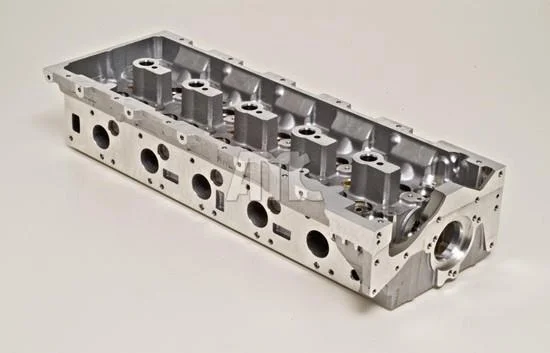 Головка блока цилиндров MERCEDES OM 612 AMC 908575 (фото 1)
