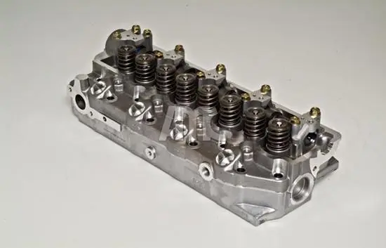 Голівка циліндра HYUNDAI GALLOPER I, GALLOPER II, H-1, H-1 / STAREX, H100, PORTER, TERRACAN KIA K2500, PREGIO MITSUBISHI L 300 / DELICA II, L 300 III, L200, L400, PAJERO CLASSIC 2.5D 05.86- AMC 908613 (фото 1)