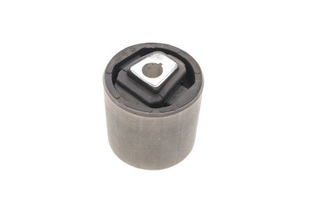 Сайлентблок важеля (переднього/знизу/спереду/всередині) BMW 5 (F10/F11)/6 (F12/F13/F06) 09-18 UA63 ASMETAL 38BM1007