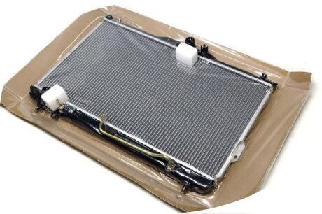 Радіатор охолодження двигуна Hyundai Santa Fe (00-06) 2,0d AT AVA AVA COOLING HY2114