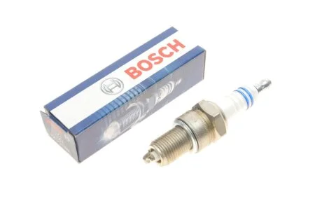 Свічка запалювання Ford Focus/VolvoV50/S40 2.0i 04-12 (opt-om) BOSCH 0 242 235 707