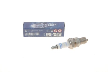 Свічка запалювання VW Passat/Golf 1.5/1.6 -83 (opt-om) BOSCH 0 242 245 552