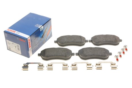 Колодки гальмівні (передні) MB C-class (S204/W204)/E-class (S212/W212) 07- (з прижимною (opt-om) BOSCH 0 986 494 667