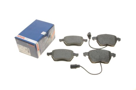 Колодки гальмівні (передні) Audi A4/A6/Skoda Superb/VW Passat 1.9TDI/2.5TDI 96- (з датчикам UA63 BOSCH 0 986 495 241