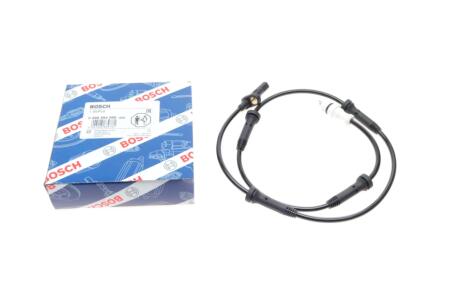 Датчик ABS (задній) Opel Vivaro/Renault Trafic 01- (opt-om) BOSCH 0 986 594 588