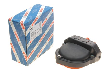 Кришка розподільника запалювання BMW 3 (E30)/5 (E28/E34)/7 (E23/E32/E38) 88-94 M20/M30/M70/ UA63 BOSCH 1 235 522 365