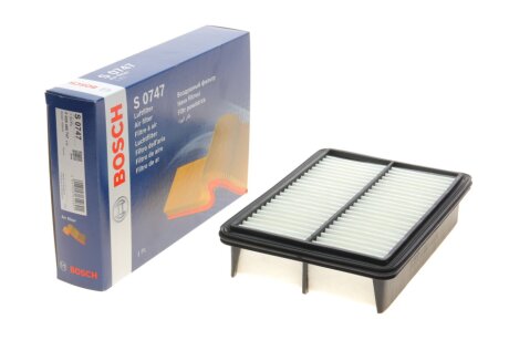 Фільтр повітряний Mazda 3 2.0 18- (opt-om) BOSCH F 026 400 747