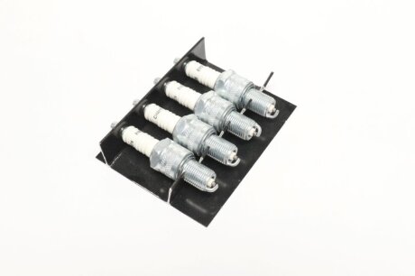 Свічка запалювання ВАЗ 2110-12, 2121, 2170 (зазор 1.0) (4-х. міс. уп.) CHAMPION OE048/R04