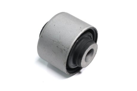 Сайлентблок важеля задня вісь задній Mitsubishi Pajero 98- OLD CVM-9 C.I.U CTR GV0359