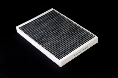 Фільтр салону AUDI A4, Q5 II 15- вугільний Denckermann M110992K