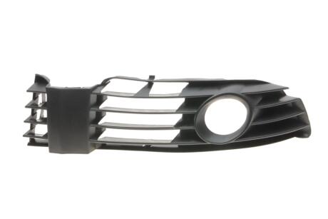 Решітка протитуманної фари з отвором права VW Passat (3B3) (00-05) DPA 88530608702