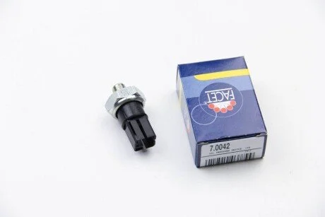 Датчик тиску оливи Nissan Suny/Almera 2.0D 00- (7.0042) Facet FACET 70042