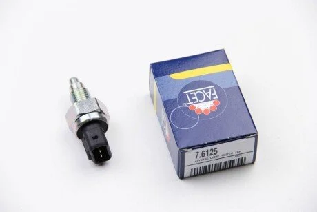 Датчик заднего хода T4 90-03/Caddy II 95-04/Golf -02 (7.6125) Facet FACET 76125