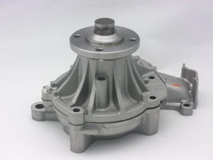 Насос водяной Toyota Hilux 2.5 D-4D 01-05 GMB GWT116AH