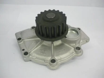 Насос водяний Volvo C30 2.5 06-12/ C70 2.4 06-09/ S40 1.6/1.8 99-03 GMB GWVO07A