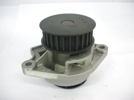 Насос водяний VW Bora 1.6 20-05/ Golf 1.6 20-06/ Polo 1.0/1.4 99-01/ Caddi 1.4 00-04 GMB GWVW13A
