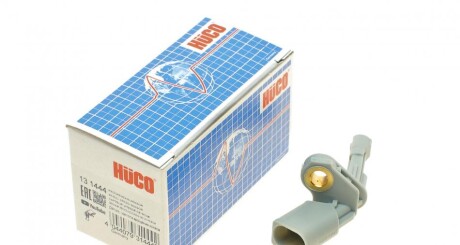 Датчик ABS (задний) VW Golf VI/Passat/Tiguan/Touareg 1.2-3.6 06- (R) (HÜCO) UA63 HITACHI 131444