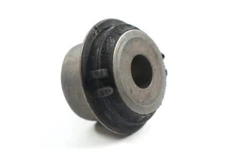 Сайлентблок важеля MB передн. вісь (Lemferder) LEMFORDER 11323 01