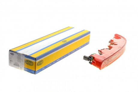 Ліхтар задній (в бампер) Audi Q7 06-15 (R) (LLF771) (opt-om) MAGNETI MARELLI 714027340802