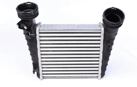 Радіатор інтеркулера VW Passat 1.8 00-05 MAHLE UA63 MAHLE / KNECHT CI 346 000S