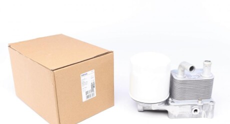 Радіатор масляний Ford Focus/Tourneo Connect 1.8TDCi 02-13 (теплообмінник) MAHLE (opt-om) MAHLE / KNECHT CLC 8 000S