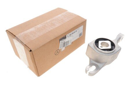 Сайлентблок важеля (переднього) MB M-class (W166)/GL-class (X166) 11-19 (з кронштейном) (L (opt-om) MERCEDES-BENZ 1663300143