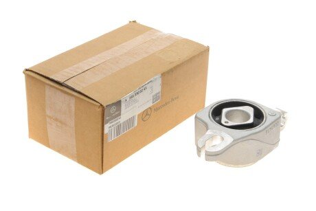 Сайлентблок важеля (переднього) MB M-class (W166)/GL-class (X166) 11-19 (з кронштейном) (R (opt-om) MERCEDES-BENZ 1663300243