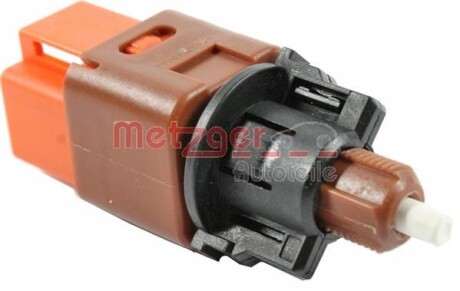 Вимикач стопсигналу NISSAN JUKE (F15), NOTE (E12), QASHQAI / QASHQAI +2 (J10, JJ10) -ua METZGER 0911139