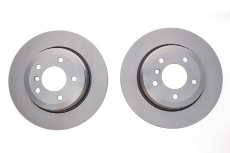 Диск гальмівний (задній) BMW 5 (E60/E61)/6 (E64) 2.0-3.0i/2.0-3.0d 03-12 (320x20) (opt-om) MEYLE 315 523 0047