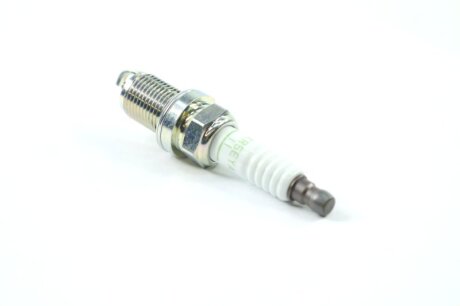Свічка запалювання TOYOTA COROLLA (1.4-1.8) 00-07,AVENSIS (1.6,1.8) 02- NGK BKR5EYA-11
