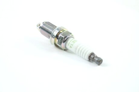 Свічка запалювання TOYOTA COROLLA (1.6,1.8) 00-07,CARINA E 1.6 92- LEXUS LX470 00- NGK BKR6EYA