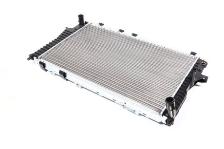 Радіатор охолодження AUDI 100 (C4) (90-) 2.8 i NISSENS 60458