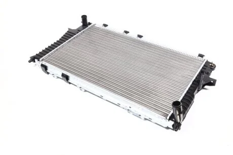 Радіатор охолодження AUDI 100 (C4) (90-) 2.8 i (вир-во Nissens) NISSENS 60458