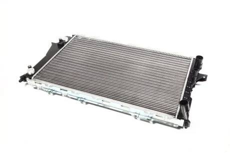 Радіатор охолоджування AUDI 100 C4,4 CYL-5 CYL. 90- -ua NISSENS 60477
