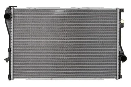 Радіатор охолодження BMW 5 E39 (95-)/7 E38 (94-) (вир-во Nissens) NISSENS 60752A