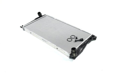 Радіатор охолоджування BMW 1-SERIE 116-120 DIESEL 04- NISSENS 60785A