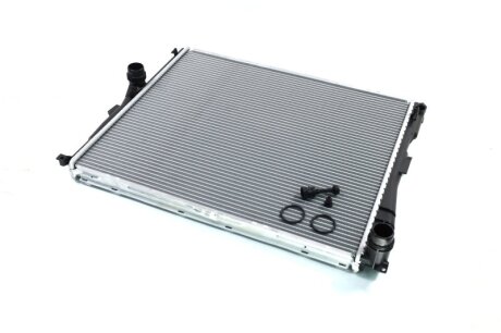 Радіатор охолодження BMW X3 E83 (04-) NISSENS 60803A