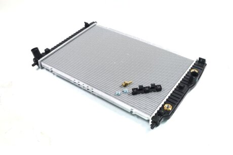 Радіатор охолодження CHEVROLET AVEO 1.5 (AT) NISSENS 61637