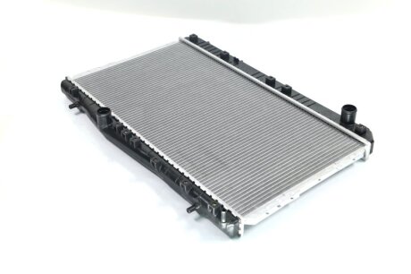 Радіатор охолодження CHEVROLET TACUMA (00-) 1.6-2.0i 16V NISSENS 61664