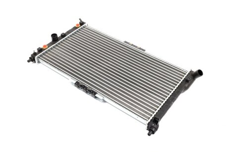 Радіатор охолоджування DAEWOO NUBIRA II AUT. 99- -ua NISSENS 616671