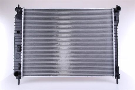 Радіатор охолоджування CHEVROLET / GMC CAPTIVA (06-) 2.4 I (+) -ua NISSENS 616905