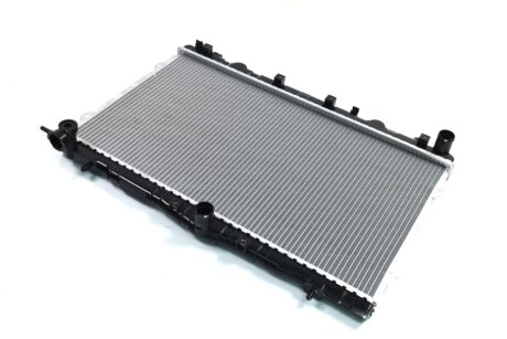 Радіатор охолодження HYUNDAI ELANTRA (J2/RD) (95-) NISSENS 62298