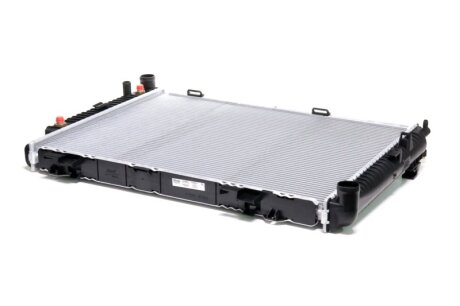 Радіатор охолодження MERCEDES E-CLASS W210 (95-) NISSENS 62608A