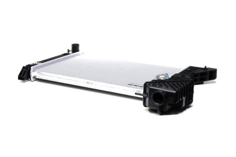 Радіатор охолодження MERCEDES SPRINTER W 901-905 (95-) NISSENS 62687A