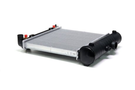 Радіатор охолодження MERCEDES C-CLASS W202 (93-) NISSENS 62708A