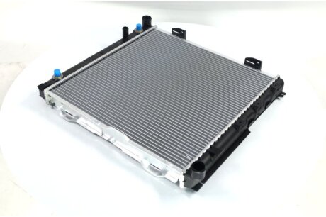 Радіатор охолодження MERCEDES E-CLASS W 124 (84-) E 220 NISSENS 62763A