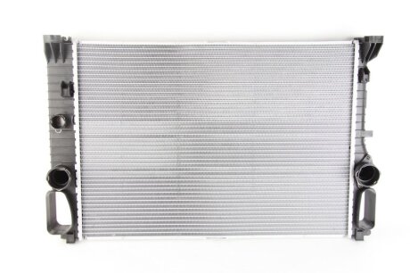 Радіатор охолоджування MERCEDES W211 E320-400 CDI 02- -ua NISSENS 62796A