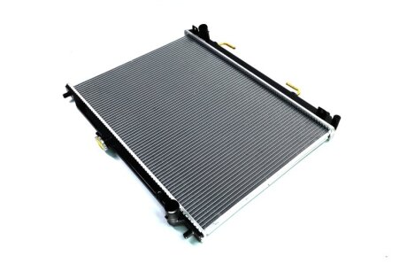 Радіатор охолодження MITSUBISHI PAJERO (06-) 3,0/3,8 АТ NISSENS 628959