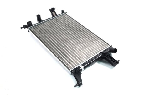 Радіатор охолодження OPEL CORSA C (00-)/ COMBO (00-) NISSENS 63008